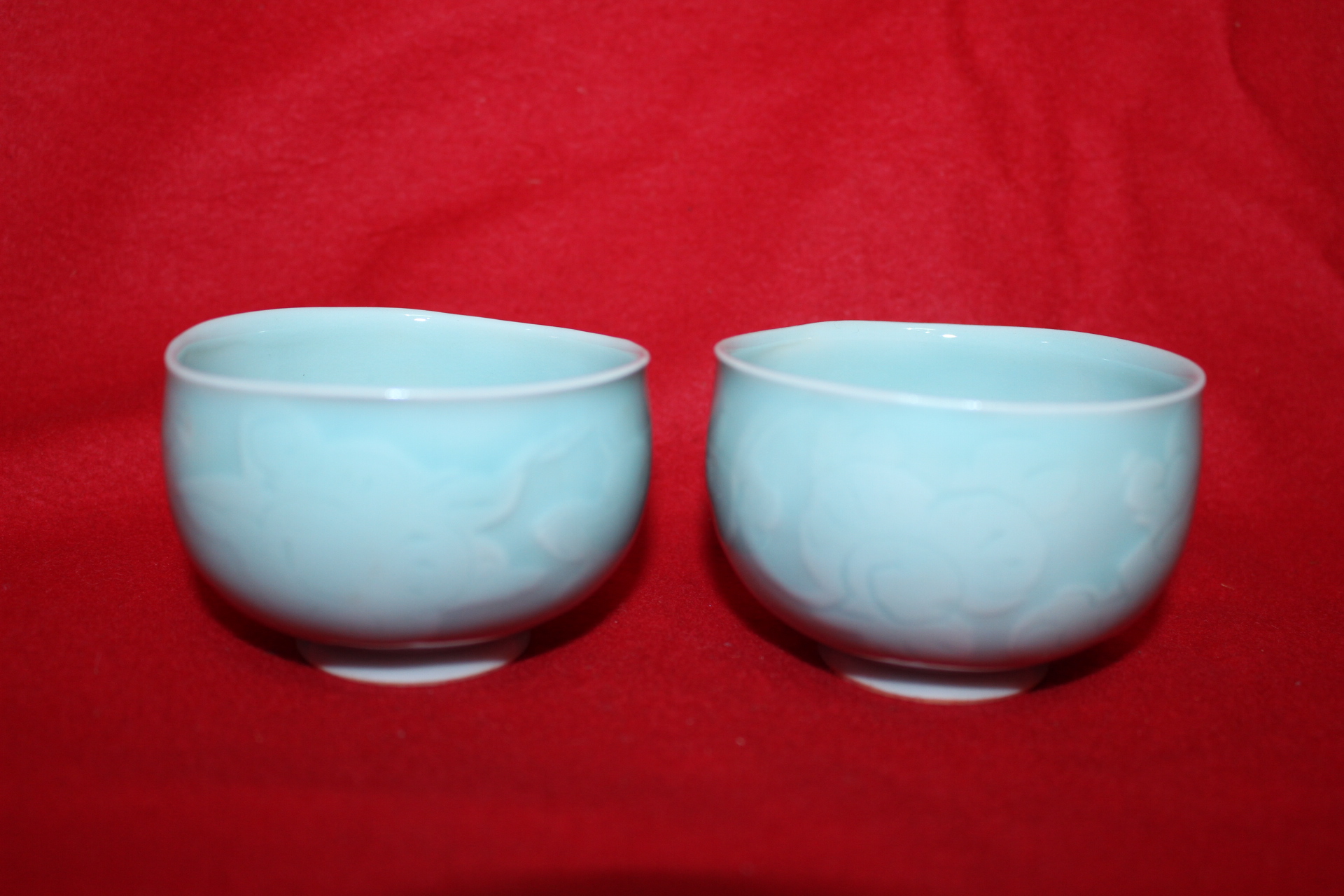 청자 양각화문잔 2점