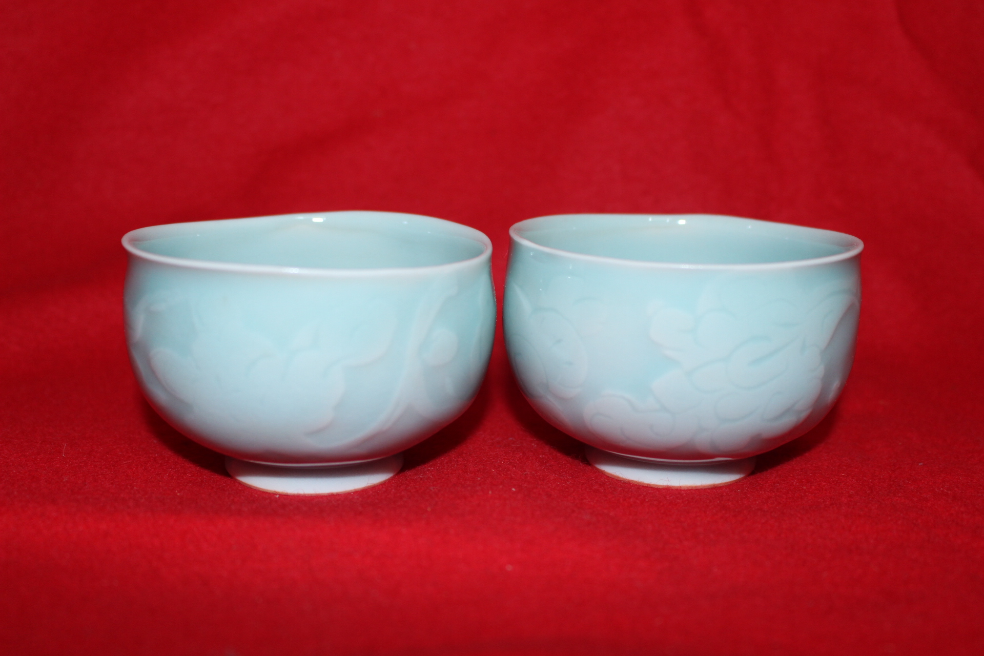 청자 양각화문잔 2점