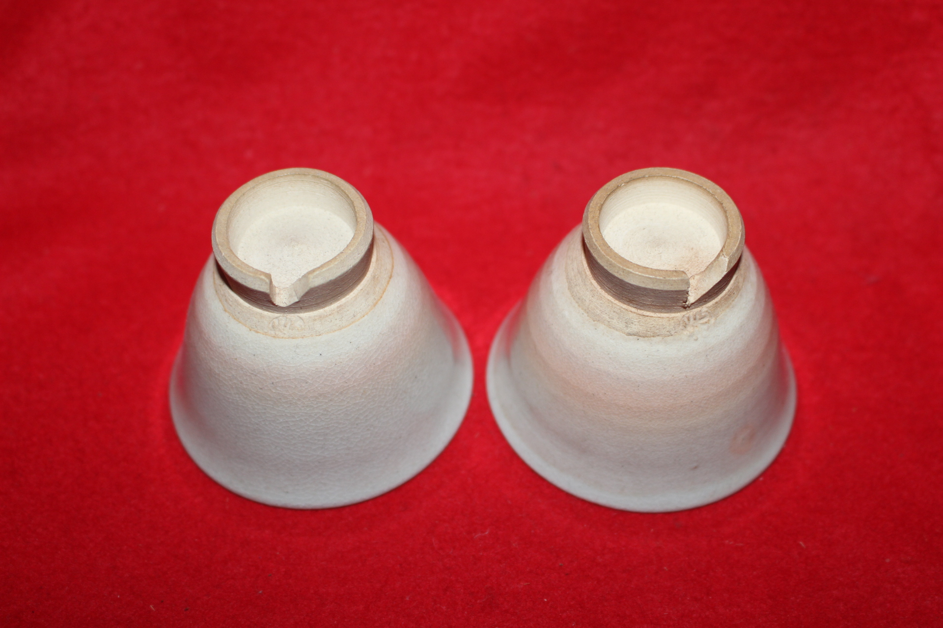 연대가좋은 청자 굽따인 잔 2점