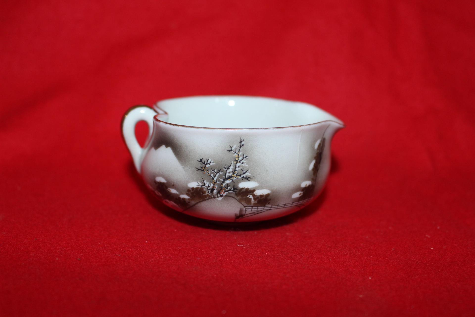 연대가좋은 구다니 철화백자산수문 수구