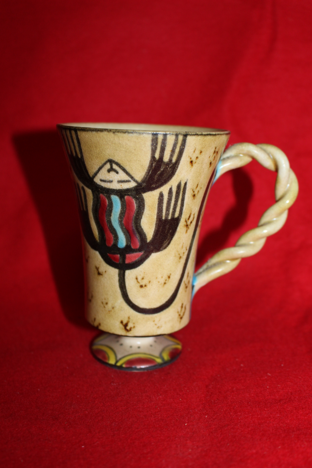 외국산 청자 추상동물문 잔