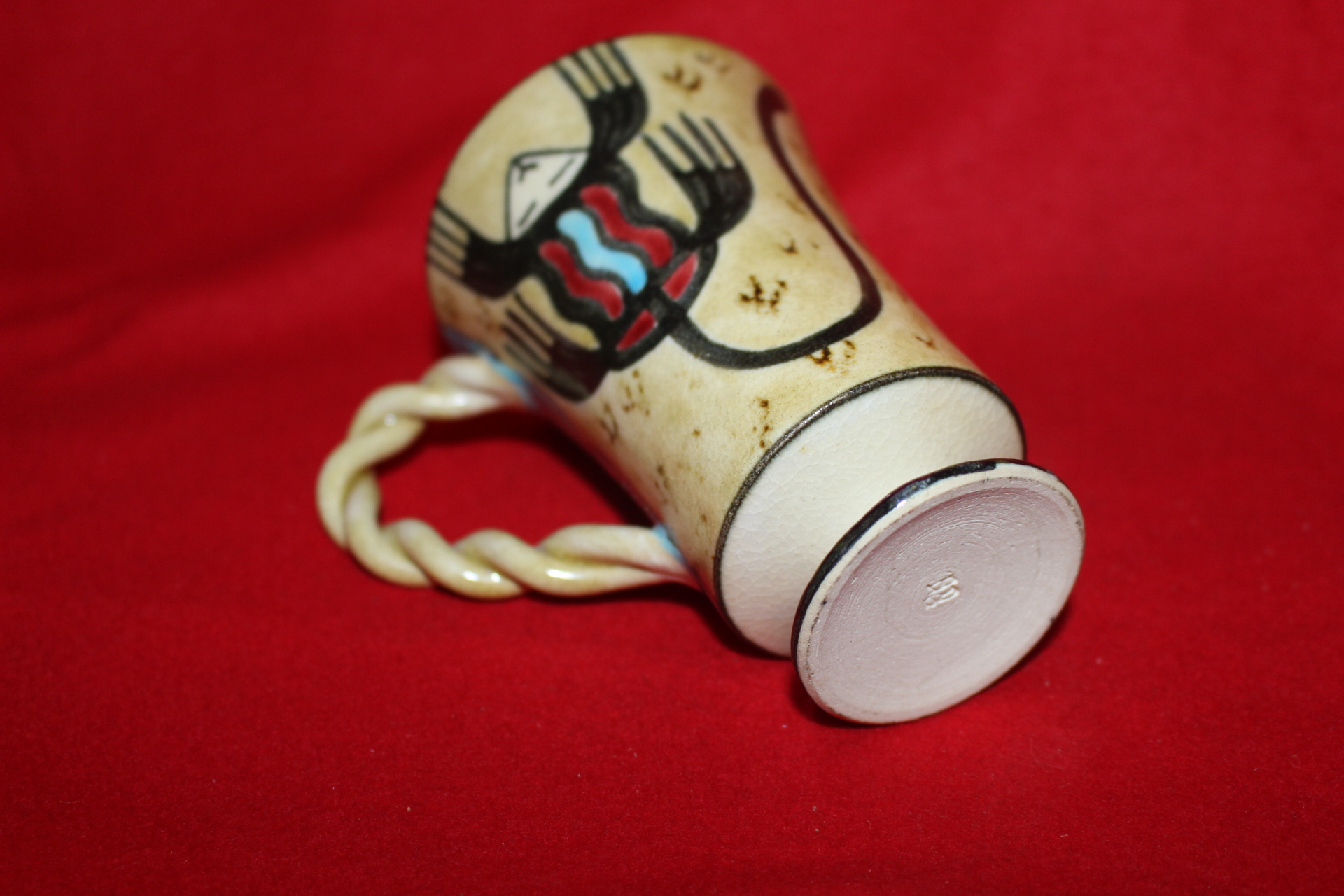 외국산 청자 추상동물문 잔