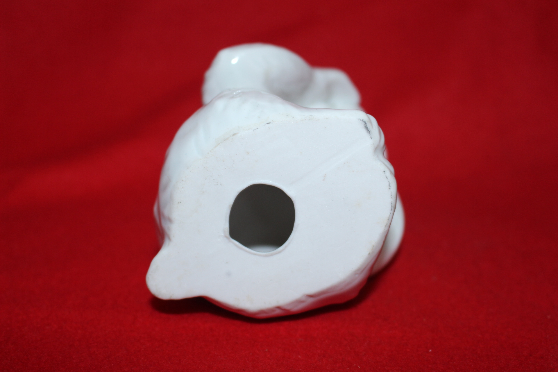 순백자 원숭이 조각상