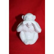 순백자 원숭이 조각상