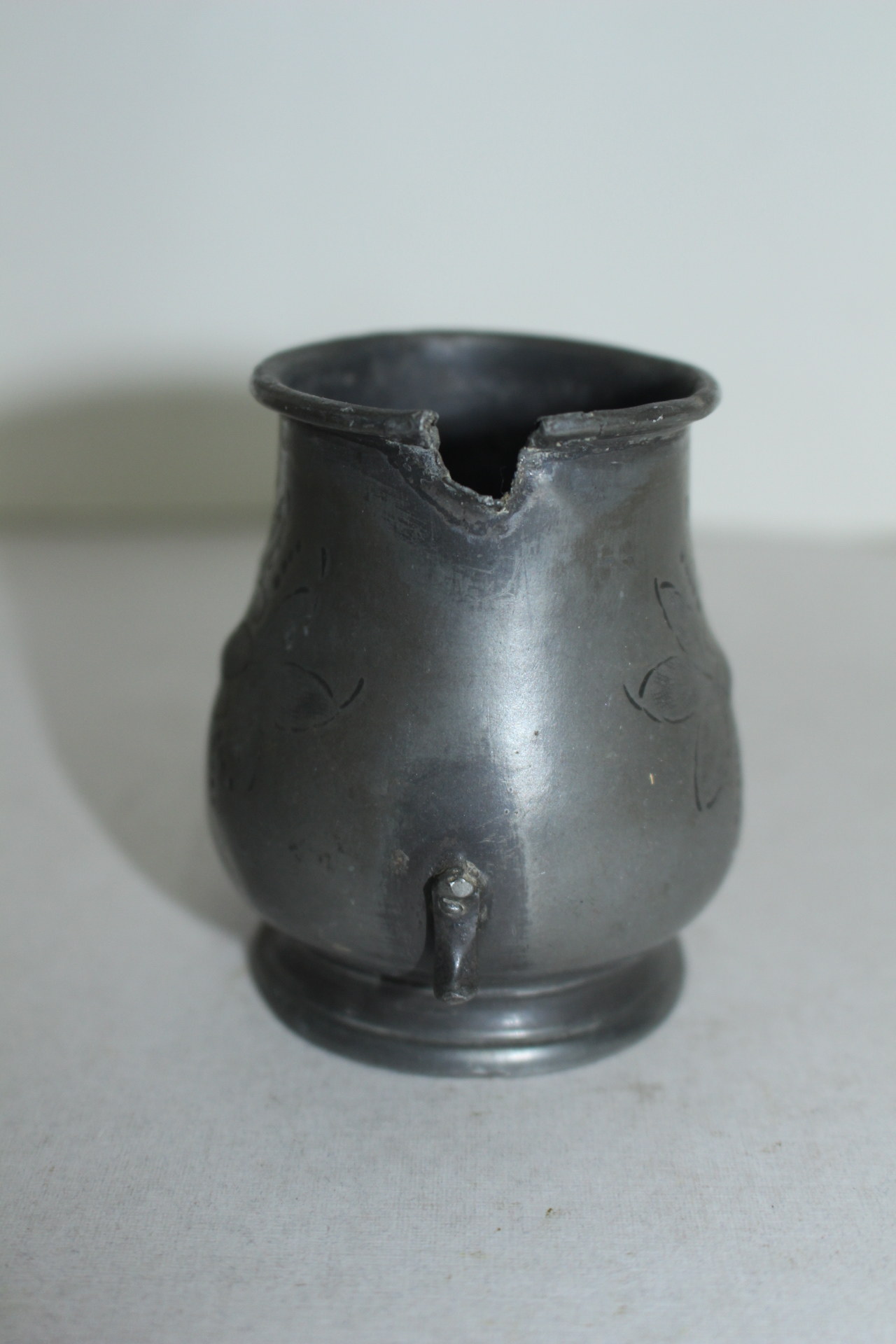 연대가좋은 주석으로 된 잔