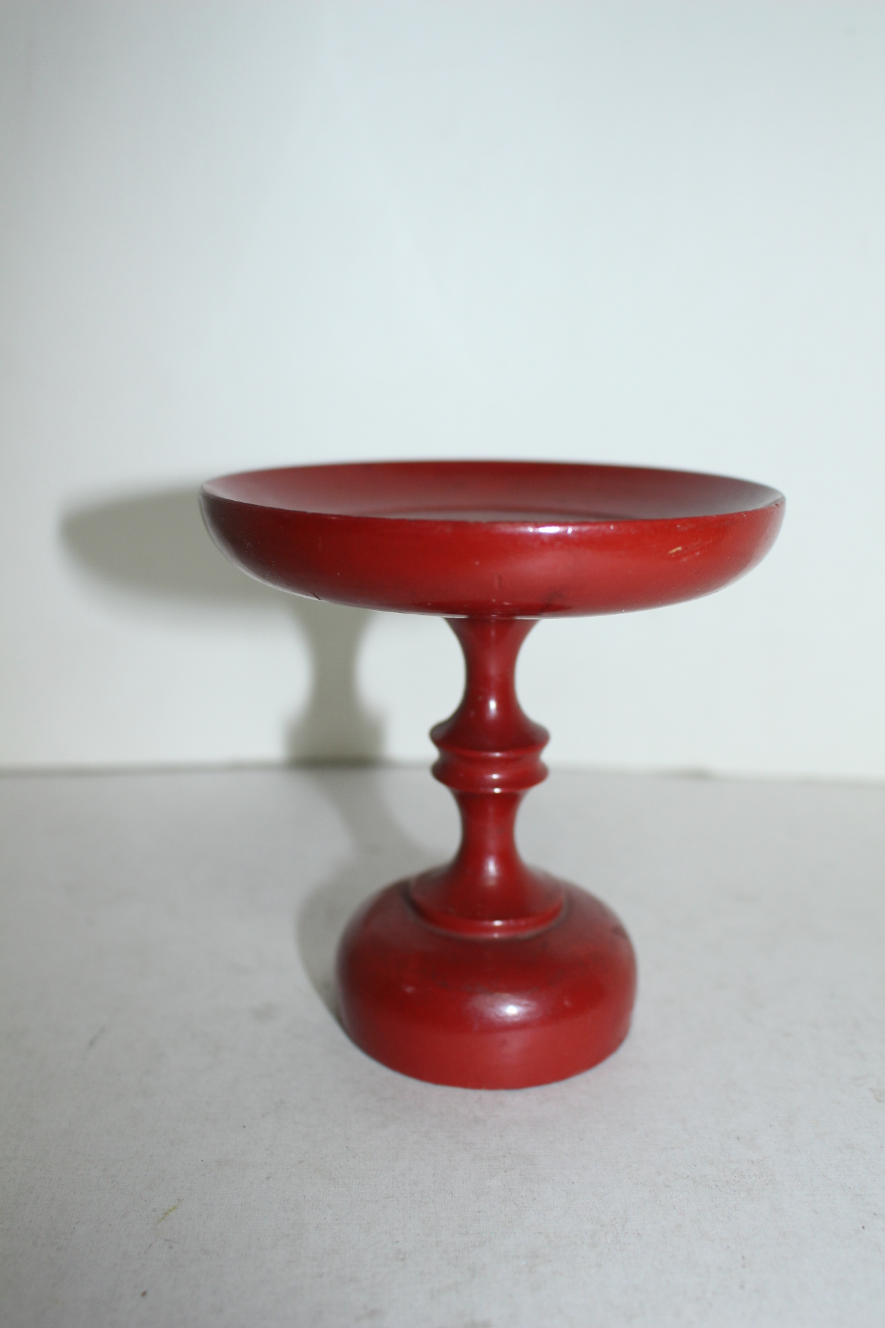 연대가좋은 나무에 옷칠이된 화대