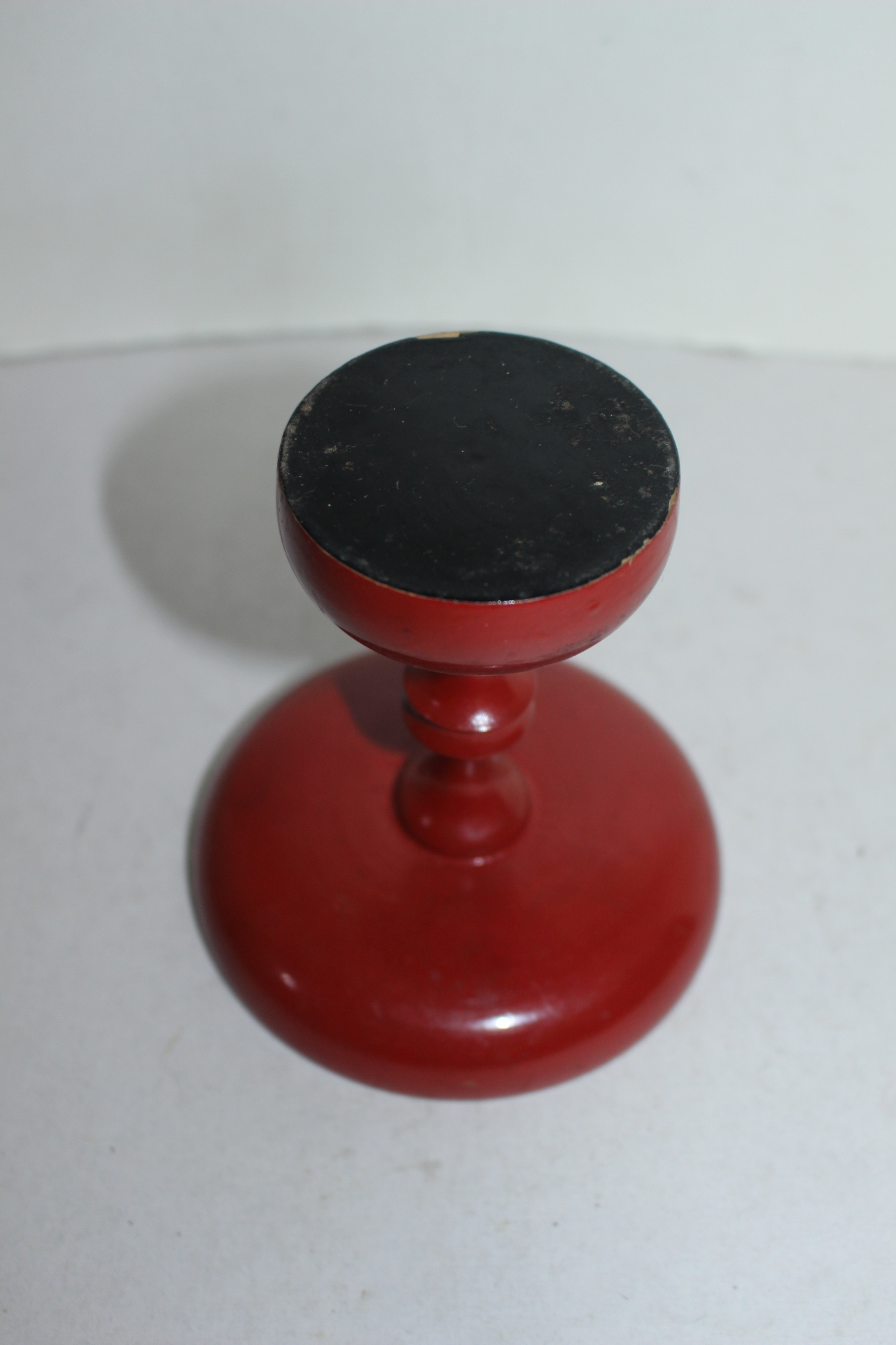 연대가좋은 나무에 옷칠이된 화대