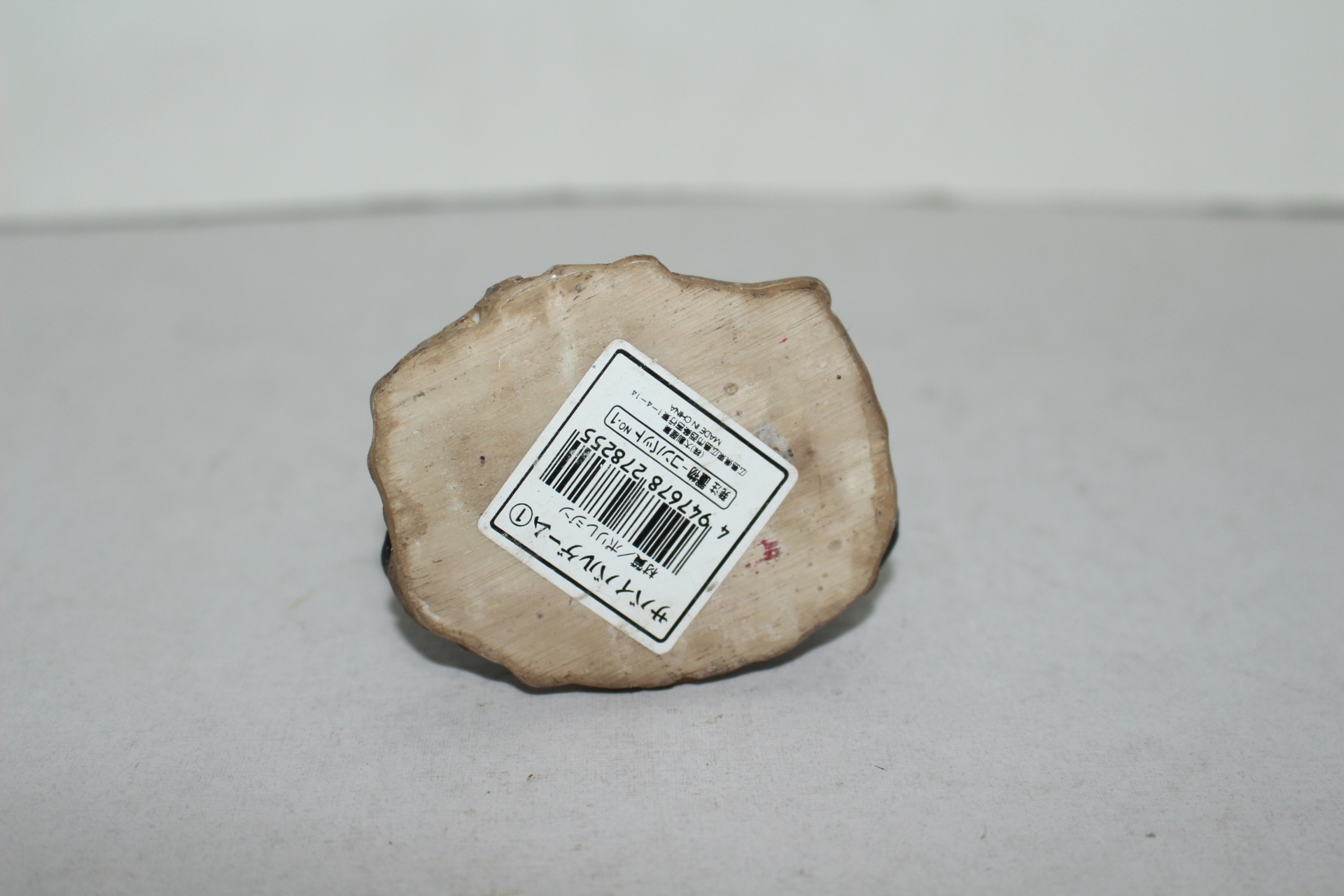 수류탄을 든 군인 조각상