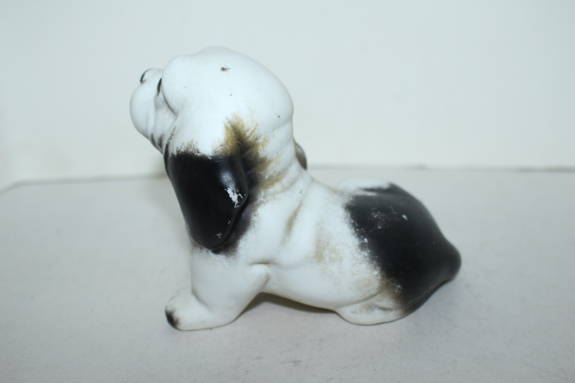 청자도자기 개 조각상