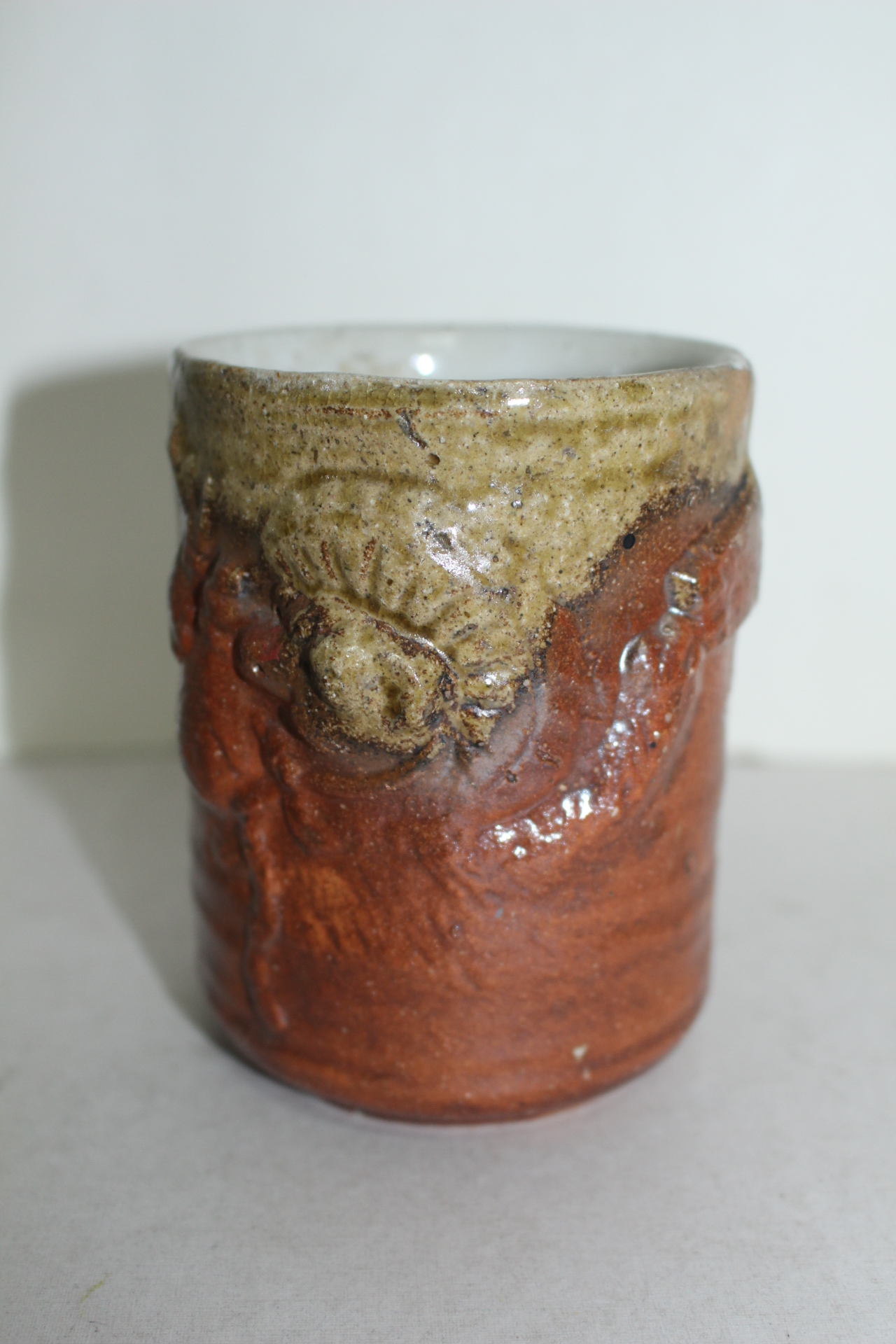 청자 양각동물문 필통