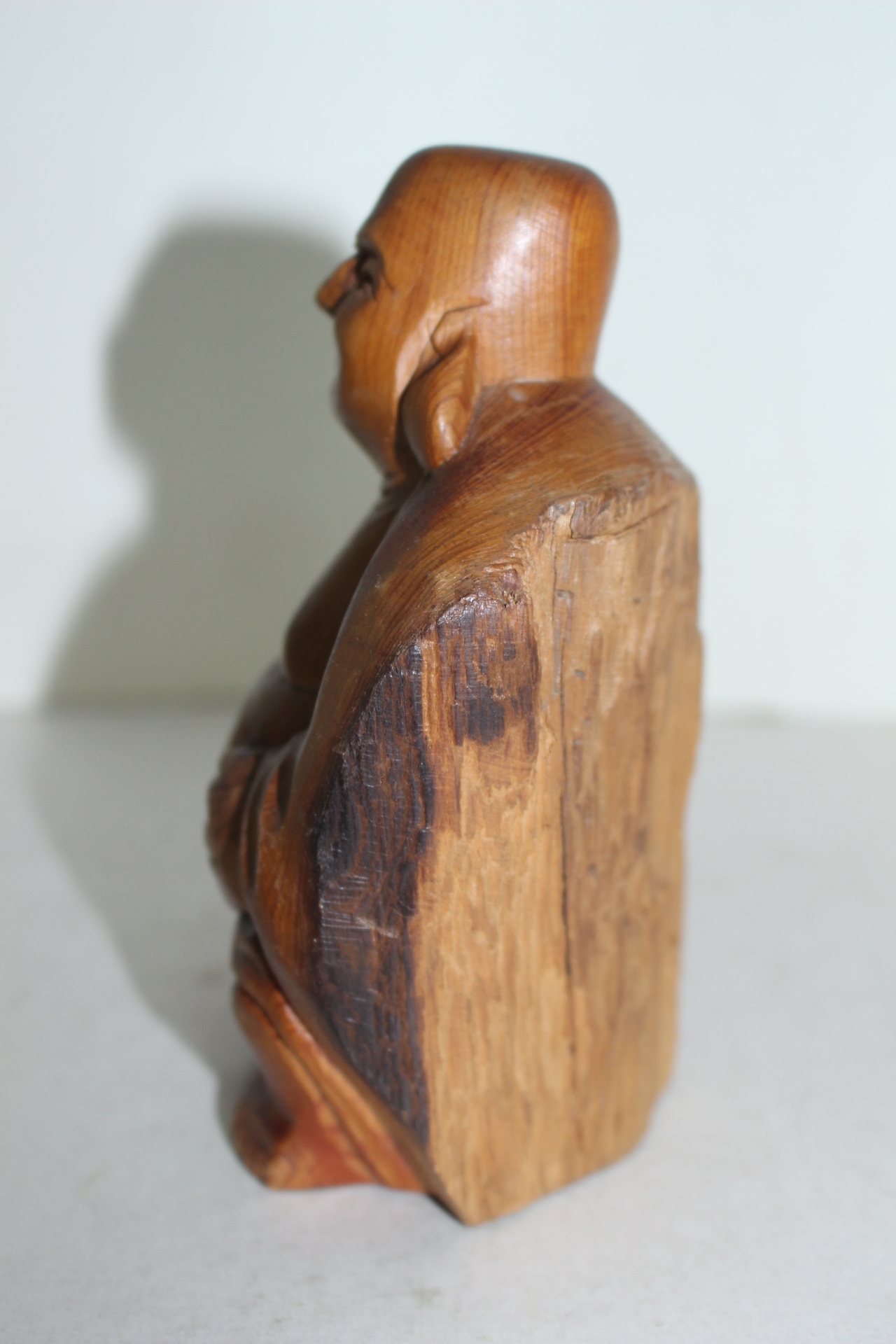 원목나무로된 달마 조각상