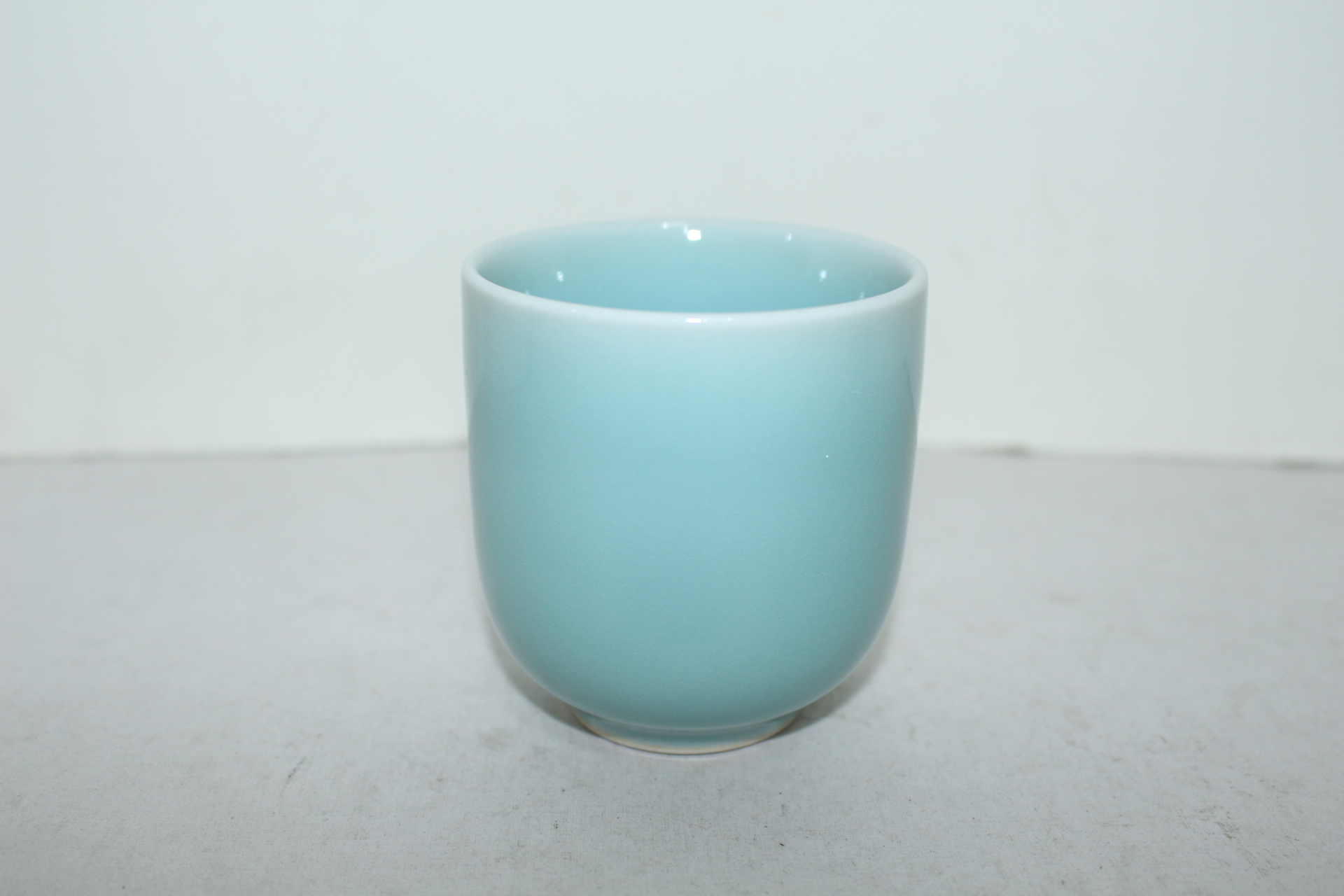 빛깔이 좋은 청자잔