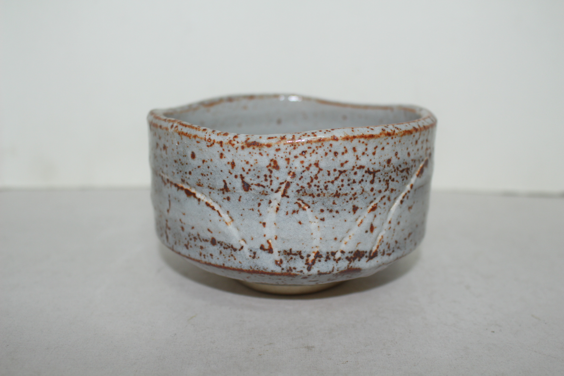 청자 난초문 말찻잔