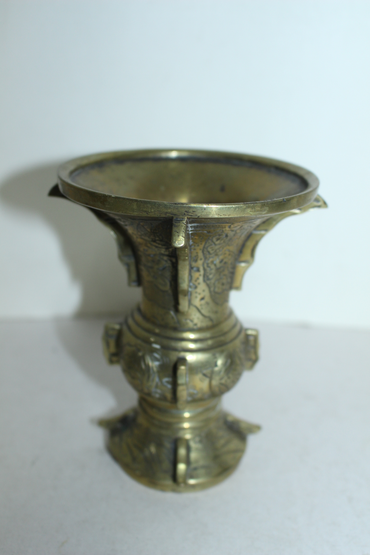 연대가좋은 청동에 음각화문된 향완