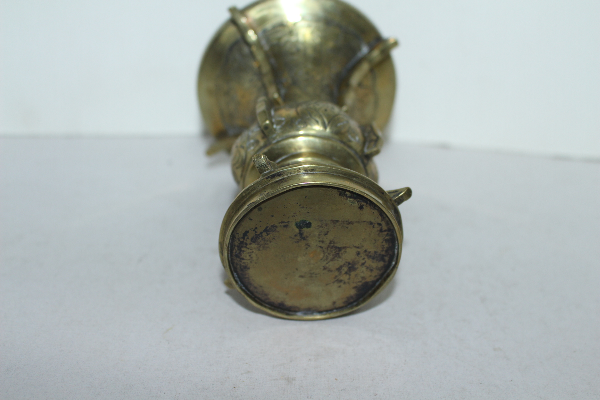 연대가좋은 청동에 음각화문된 향완