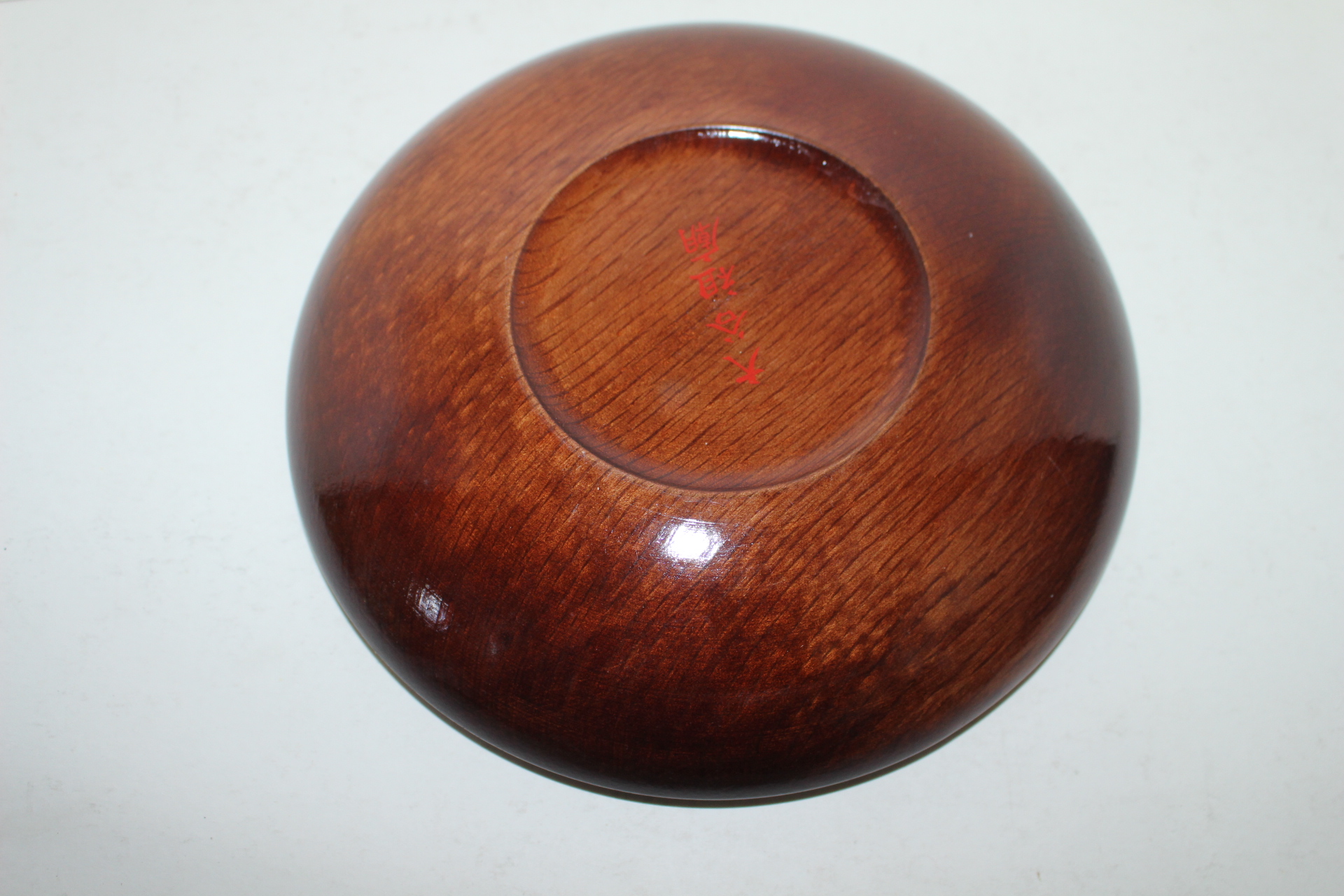 원목나무에 금채화문된 차반