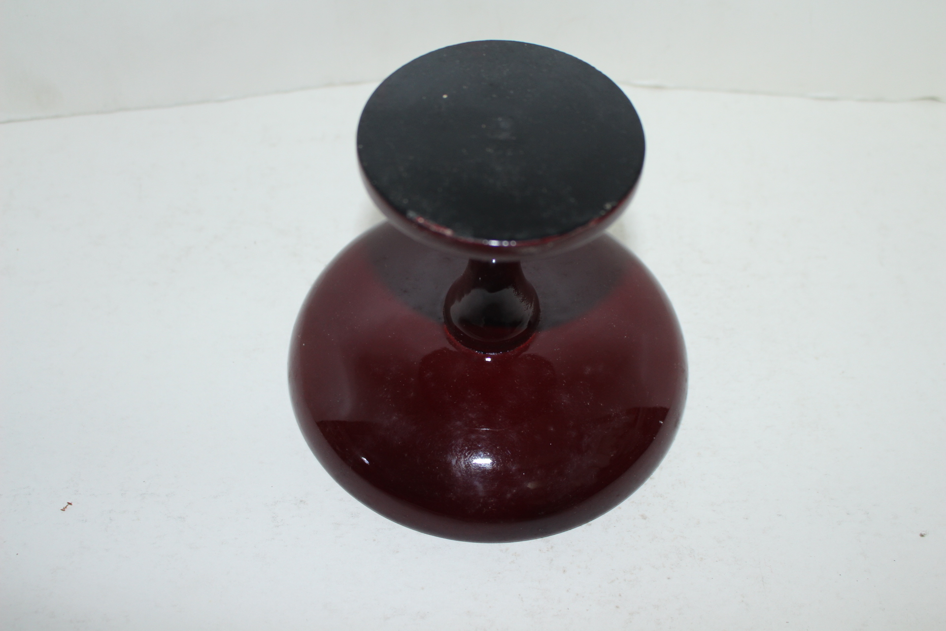 나무에 칠이된 굽다리 화대