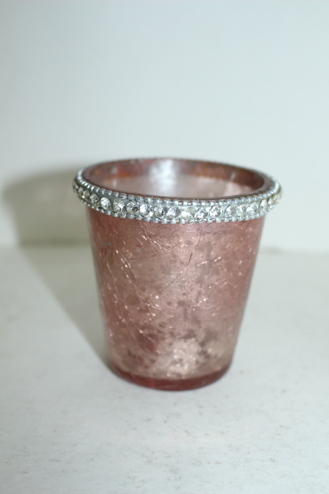 근대사 채색유리에 보석이 장식된 잔