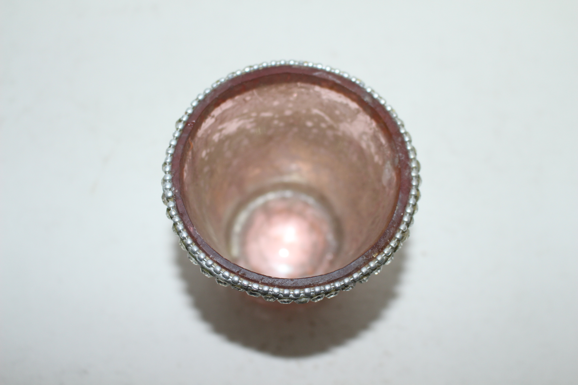 근대사 채색유리에 보석이 장식된 잔