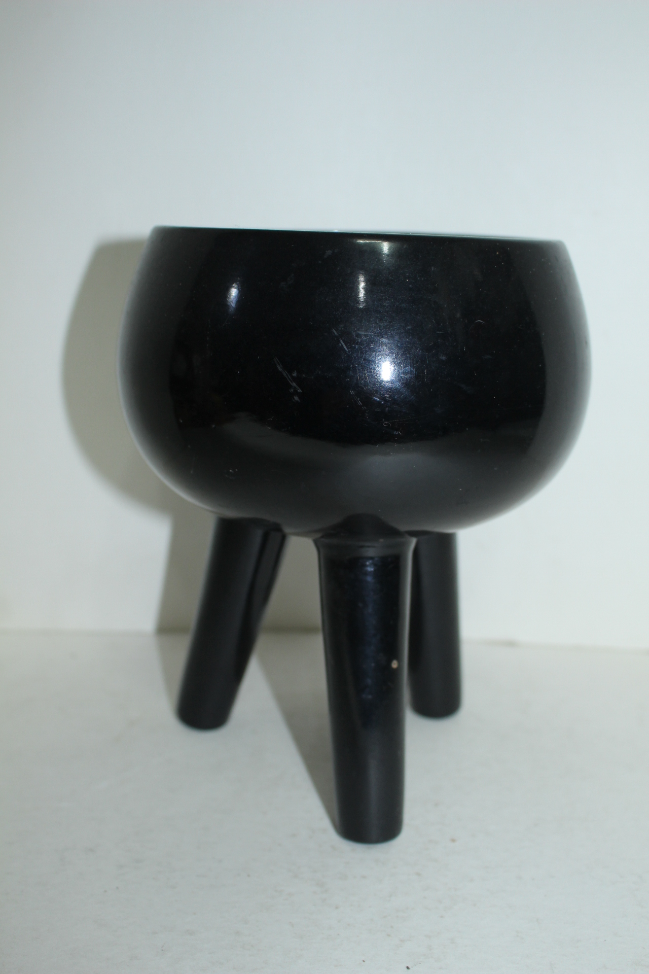 흑유청자 삼족화병