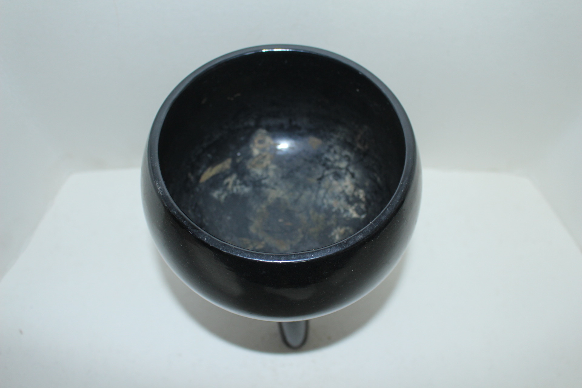 흑유청자 삼족화병