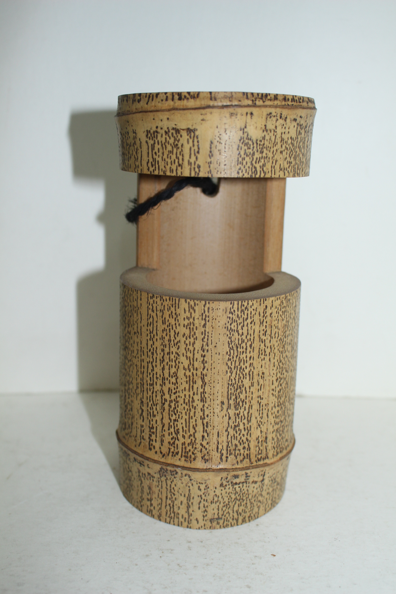 대나무로된 화병