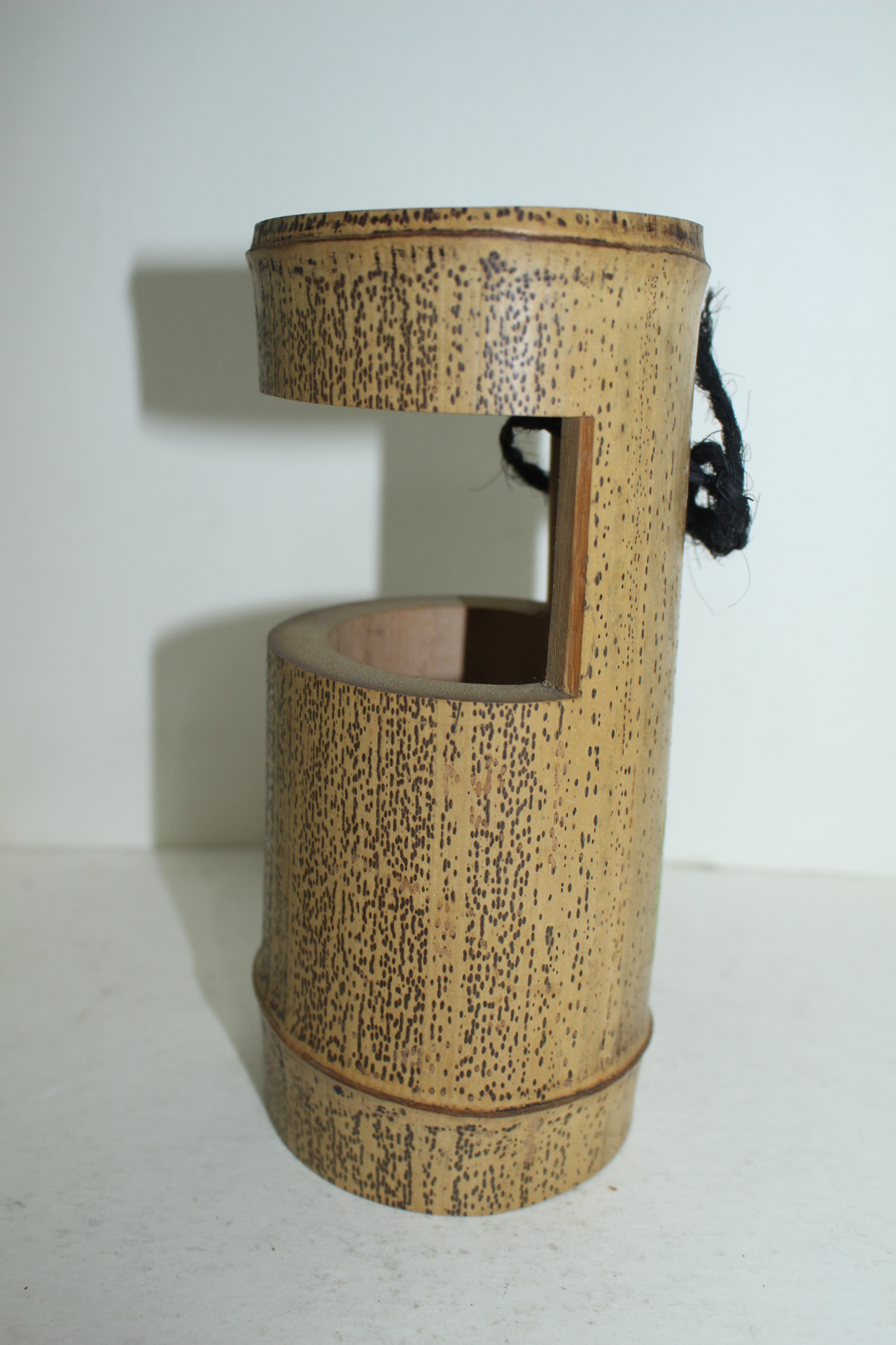 대나무로된 화병