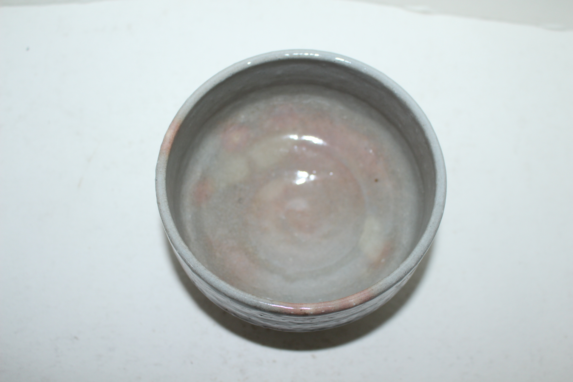 홍화꽃이 핀 청자 말찻잔