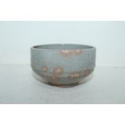 홍화꽃이 핀 청자 말찻잔