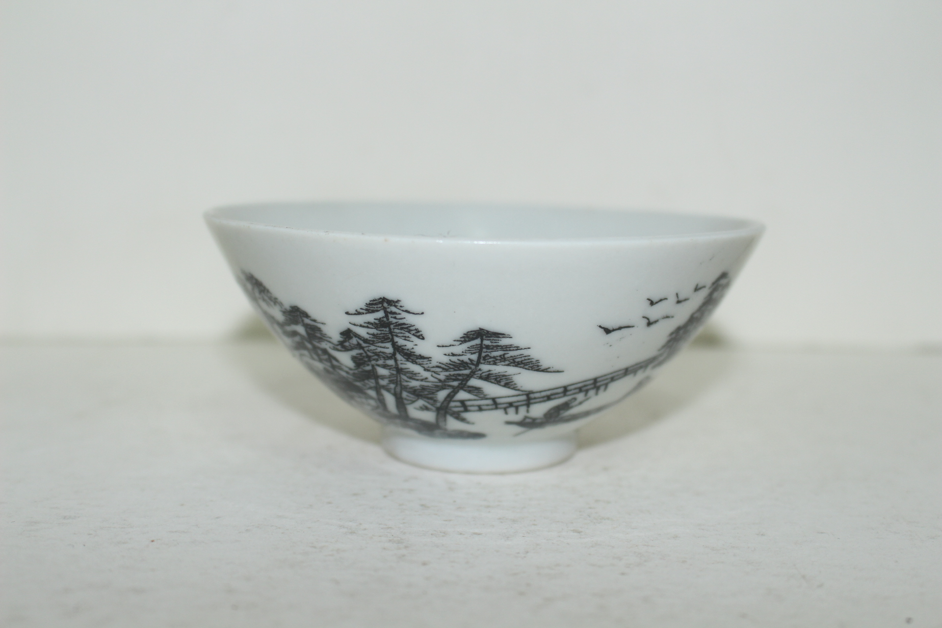 외사기 철화백자 산수문 자완