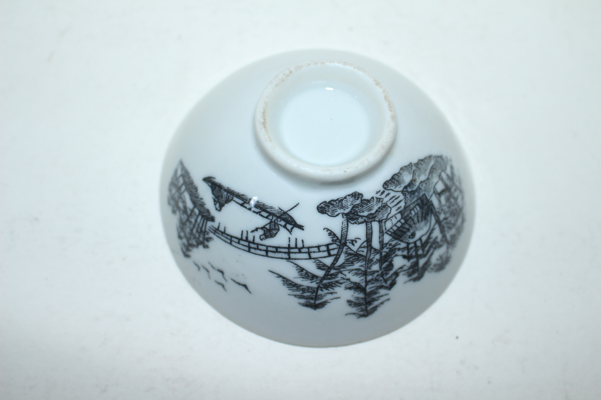 외사기 철화백자 산수문 자완