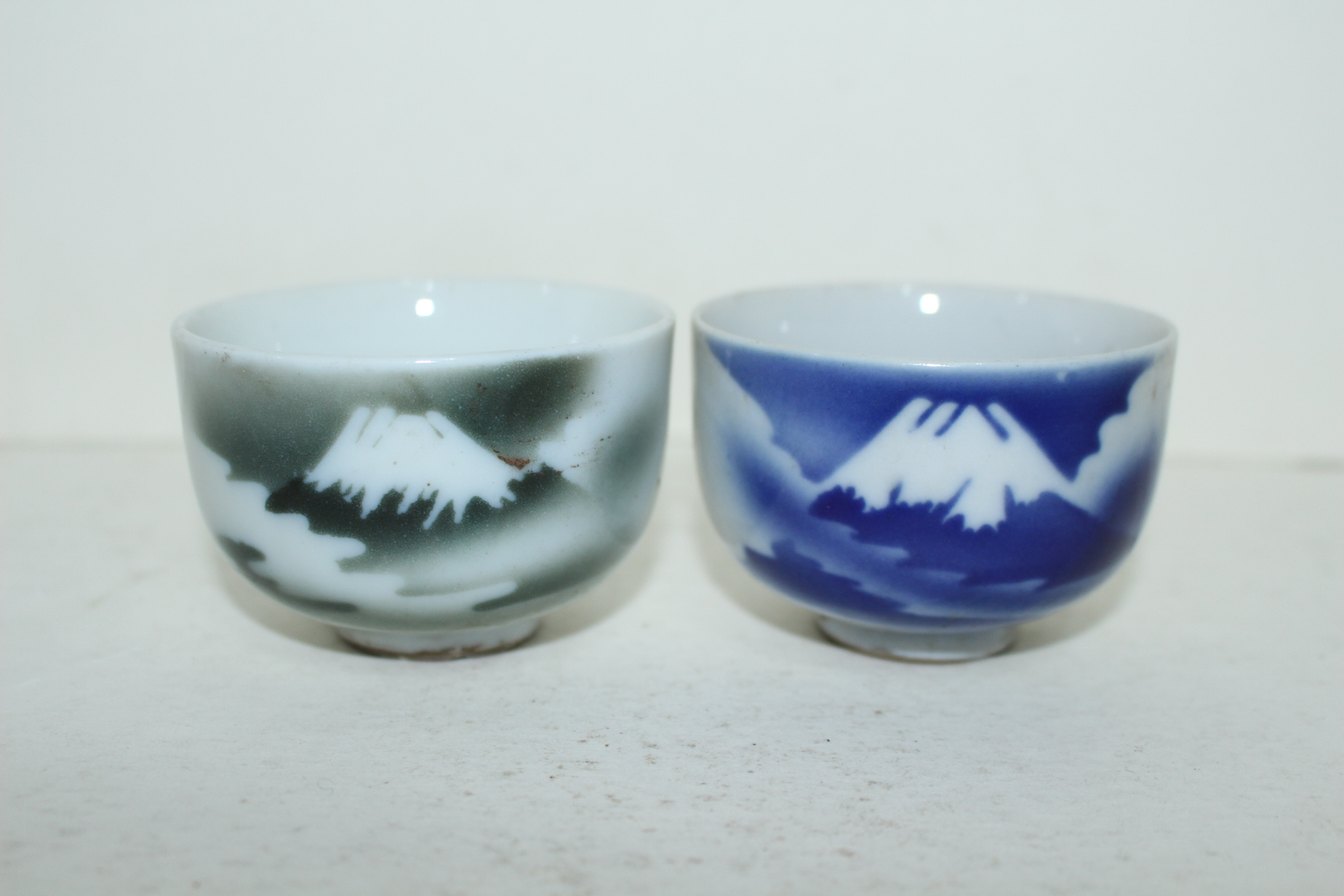 연대가좋은 청화백자산수문 잔 2점