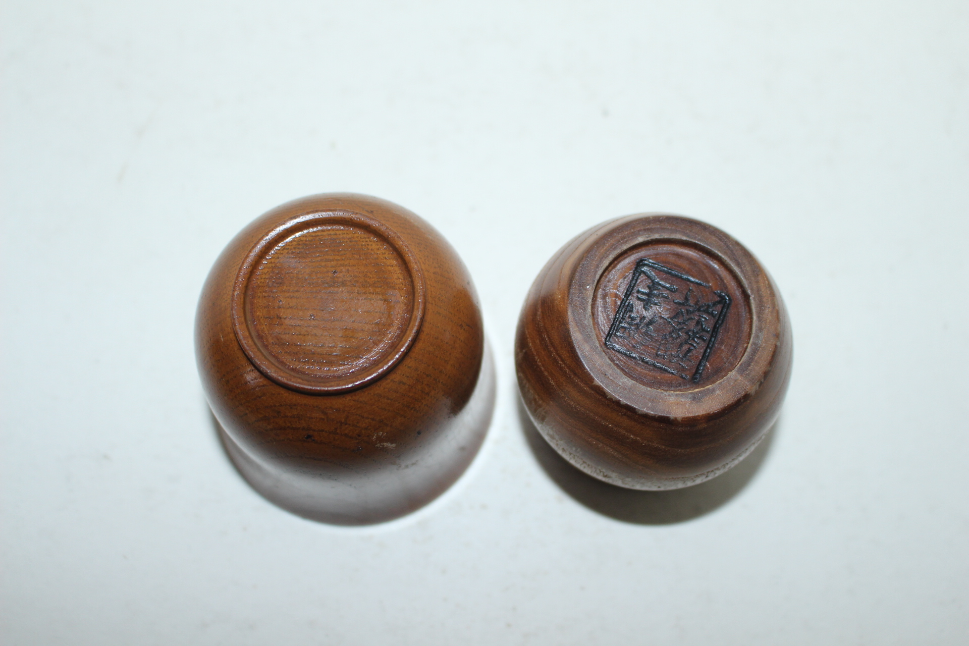 원목나무로된 잔 과 호