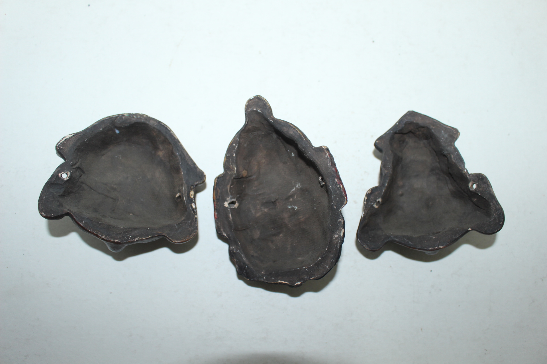 도자기재질로된 인물탈 3점