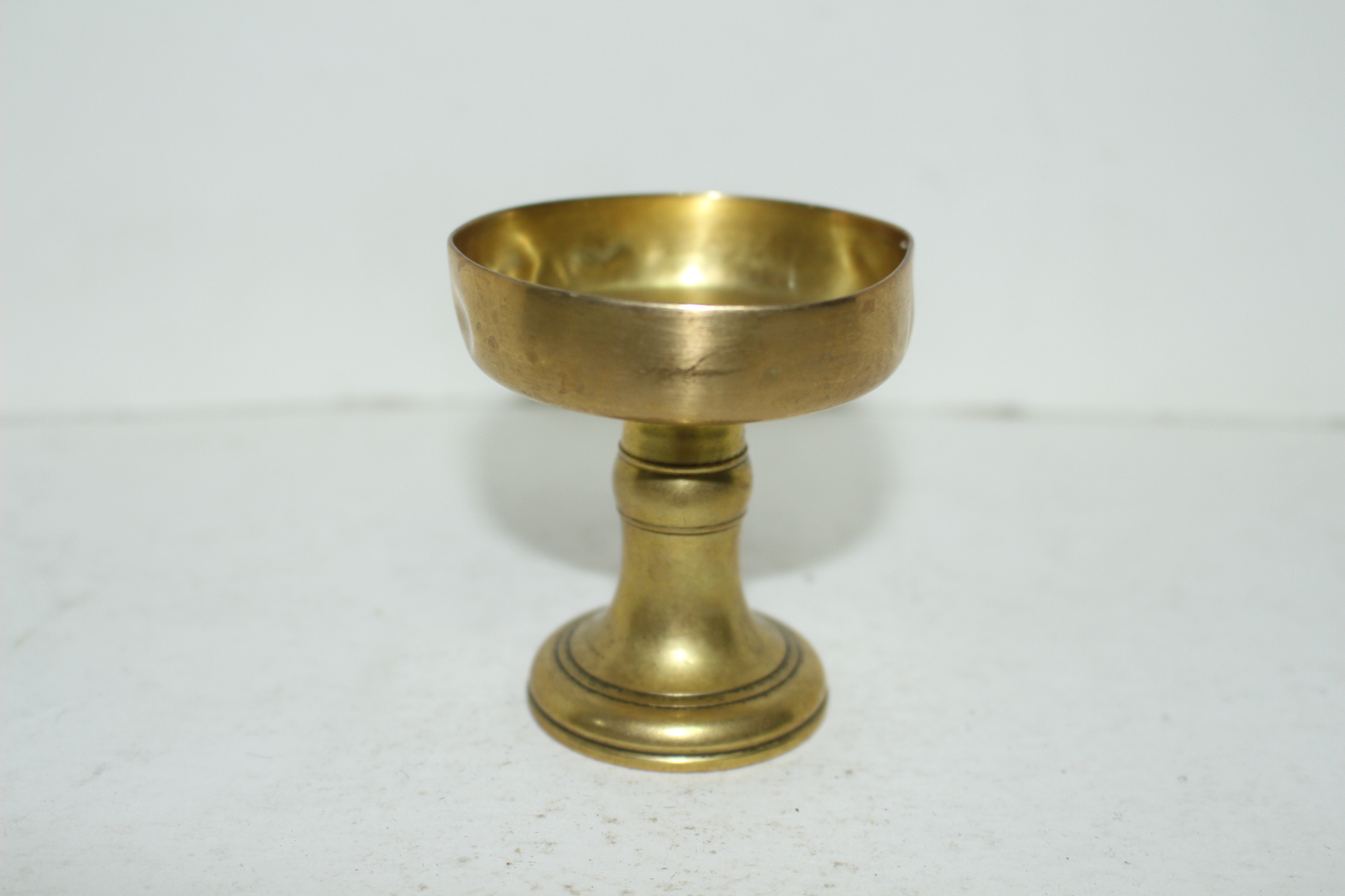 청동으로된 굽다리 향완