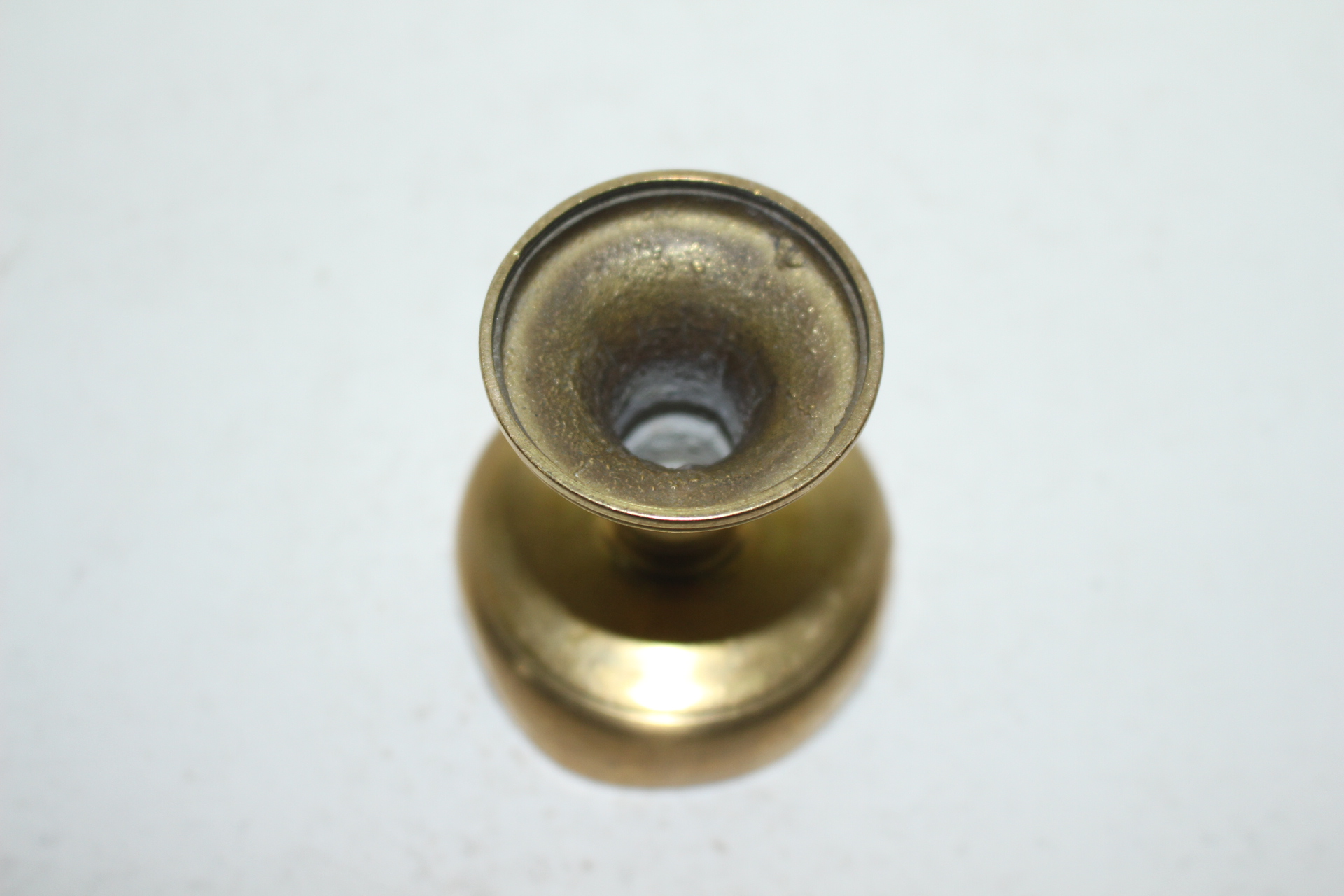 청동으로된 굽다리 향완