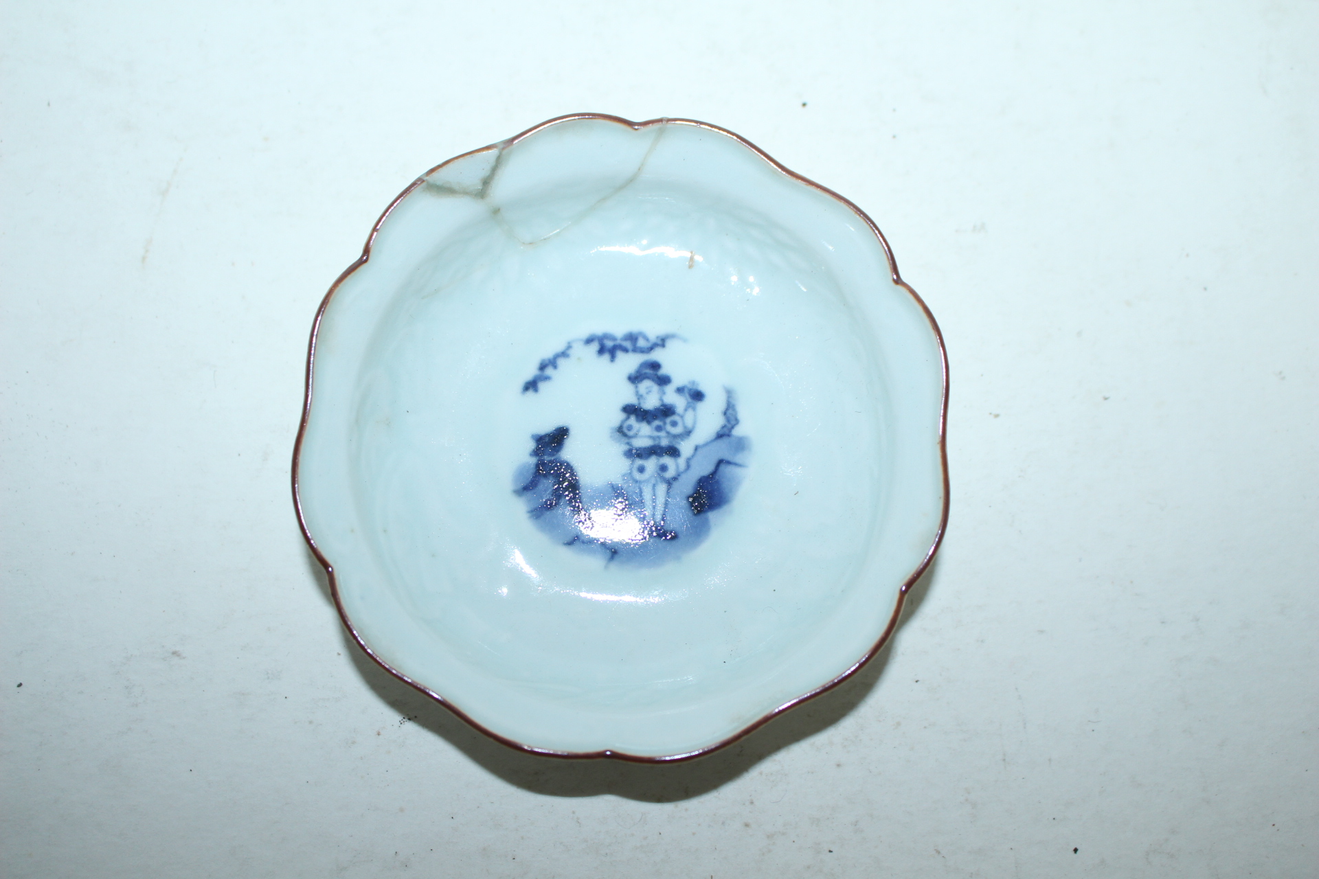 100년이상된 고이마리 청화백자 인물문 화형완