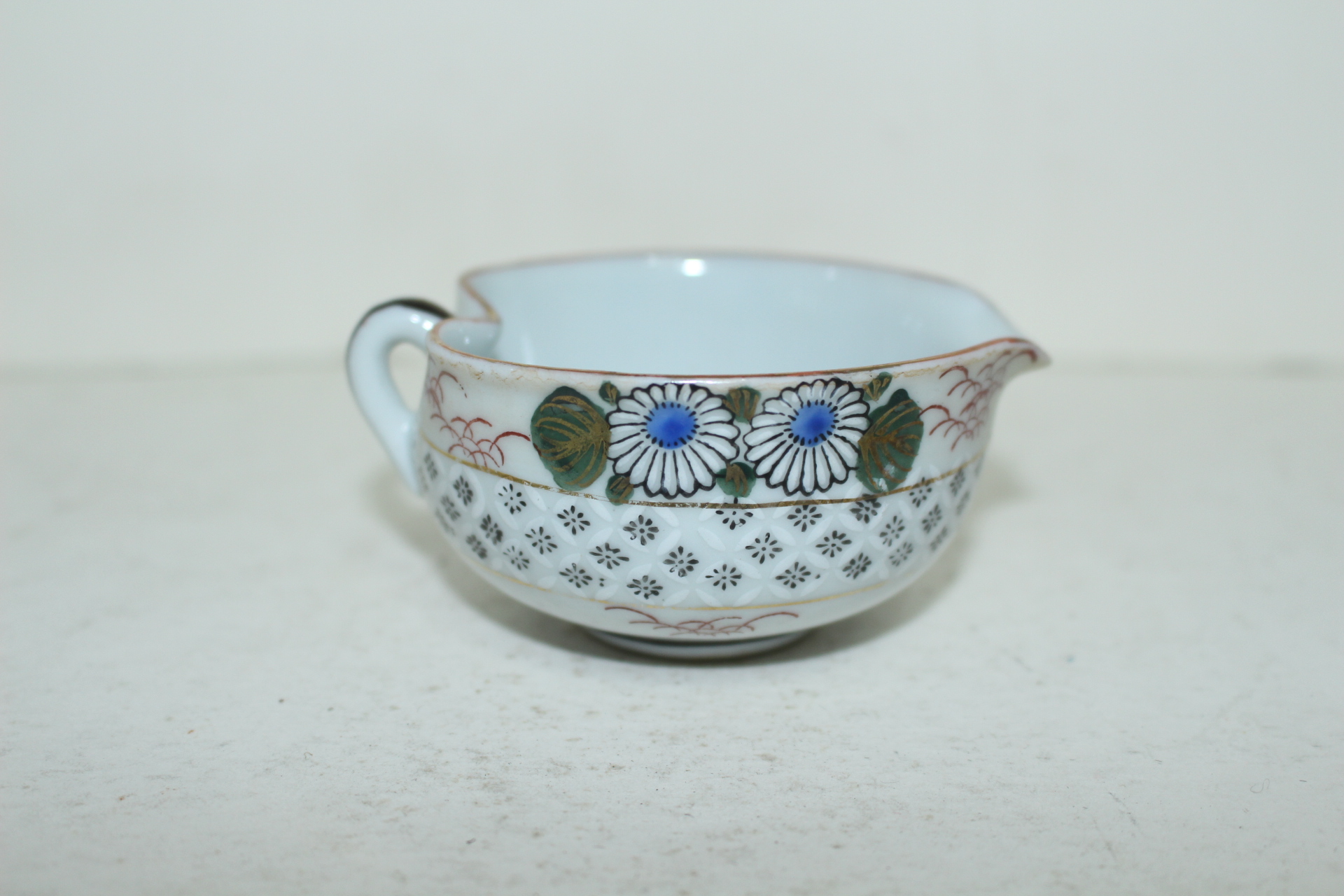 연대가좋은 구다니 철화백자화문 수구