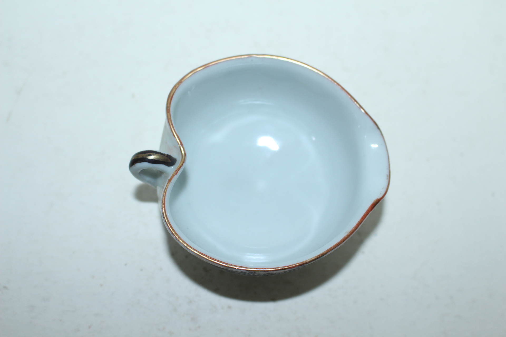 연대가좋은 구다니 철화백자화문 수구