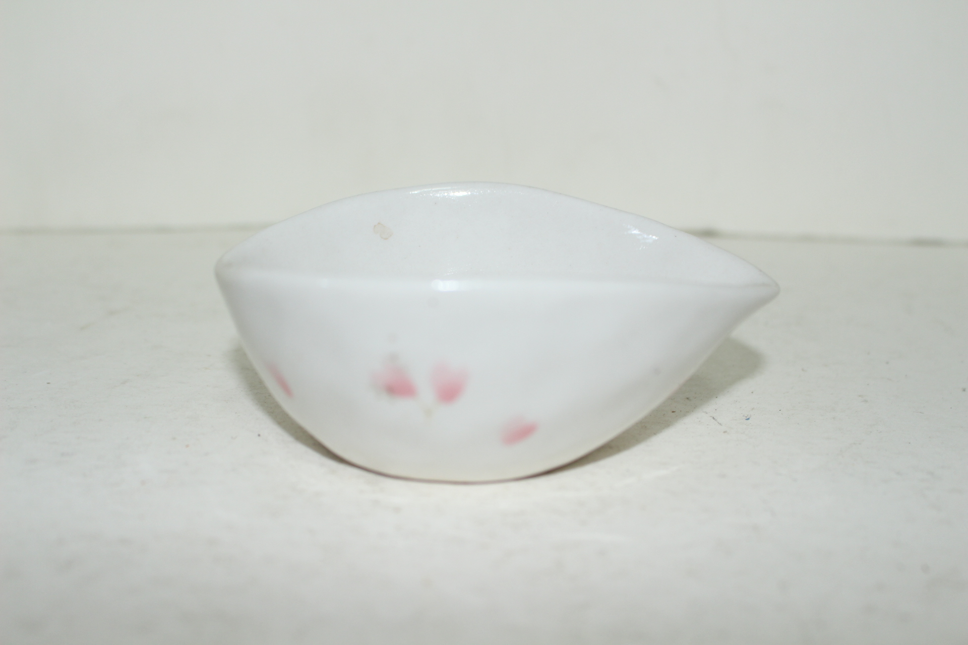 진사백자 화문 수구