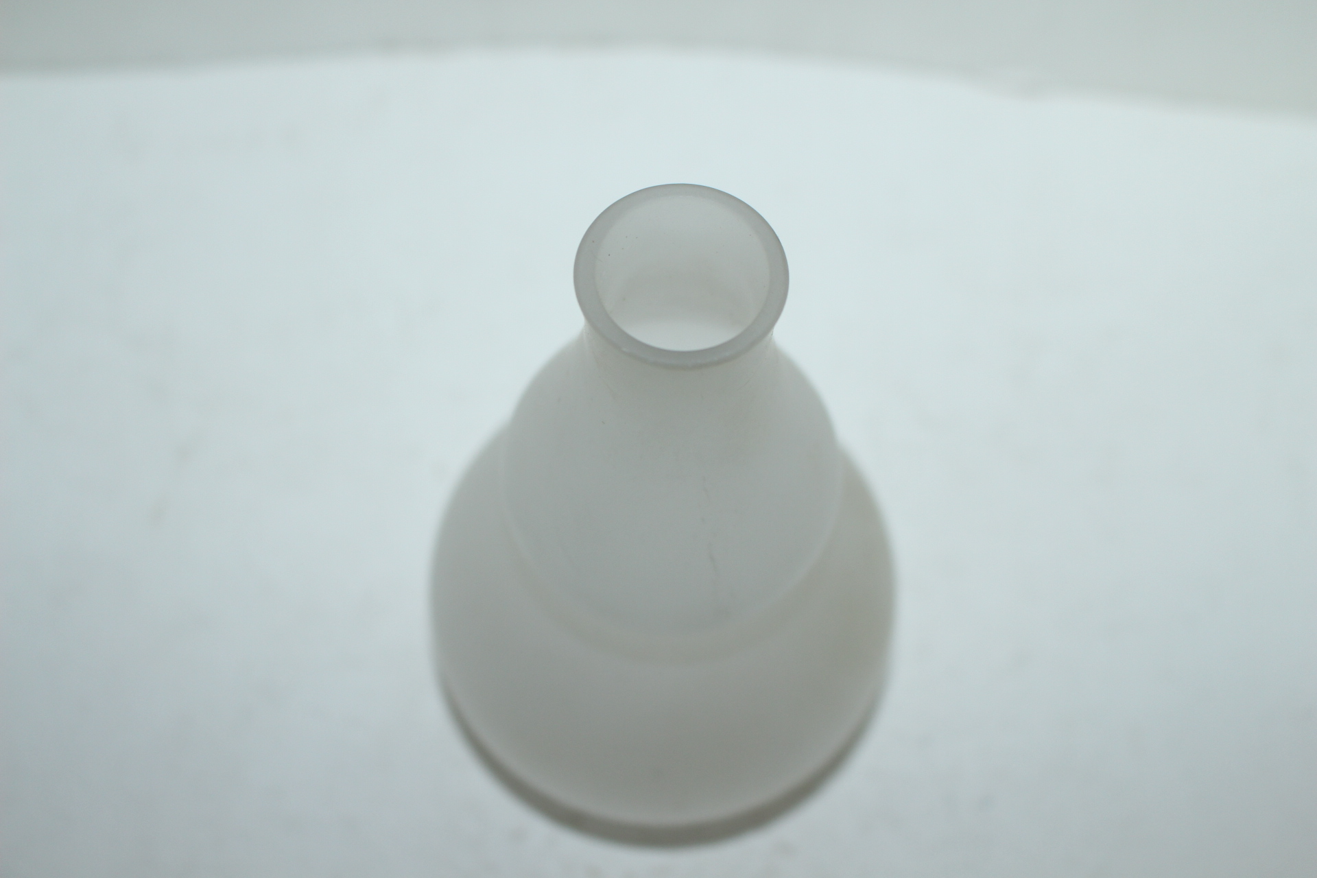 유리로된 호리형 주병