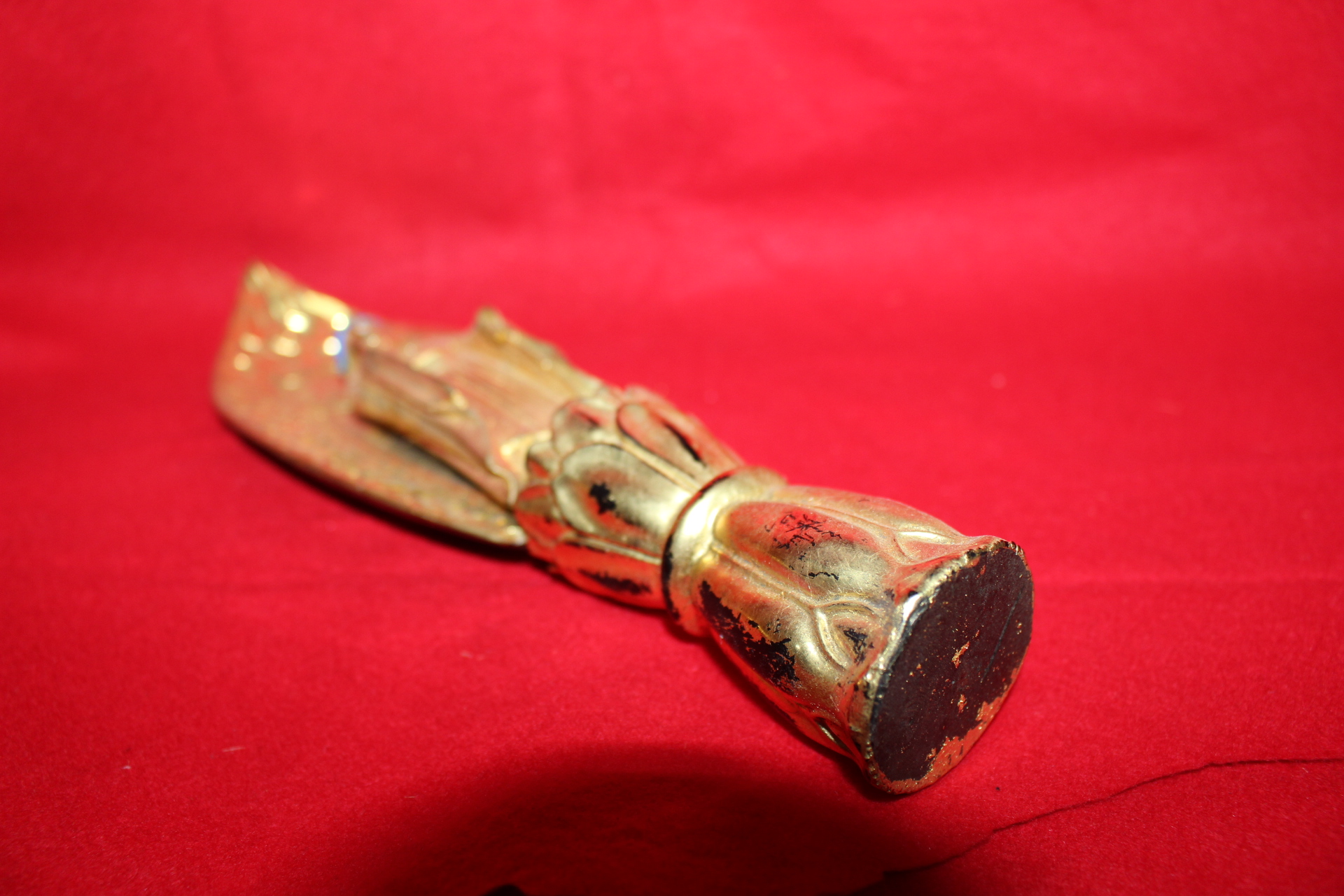 나무에 옷칠후 순금채된 불상입상