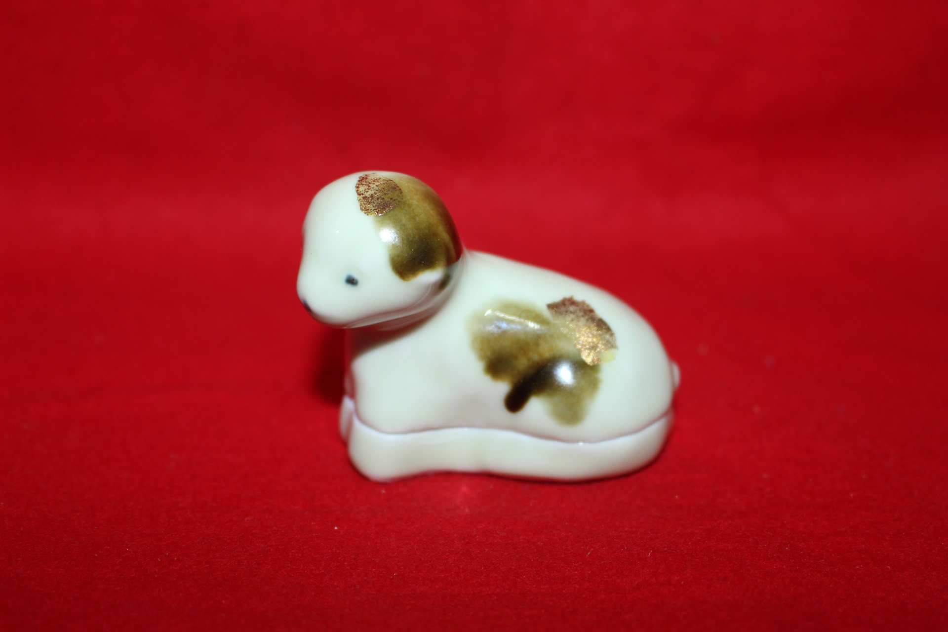 청자 철화금채 개모양 향합