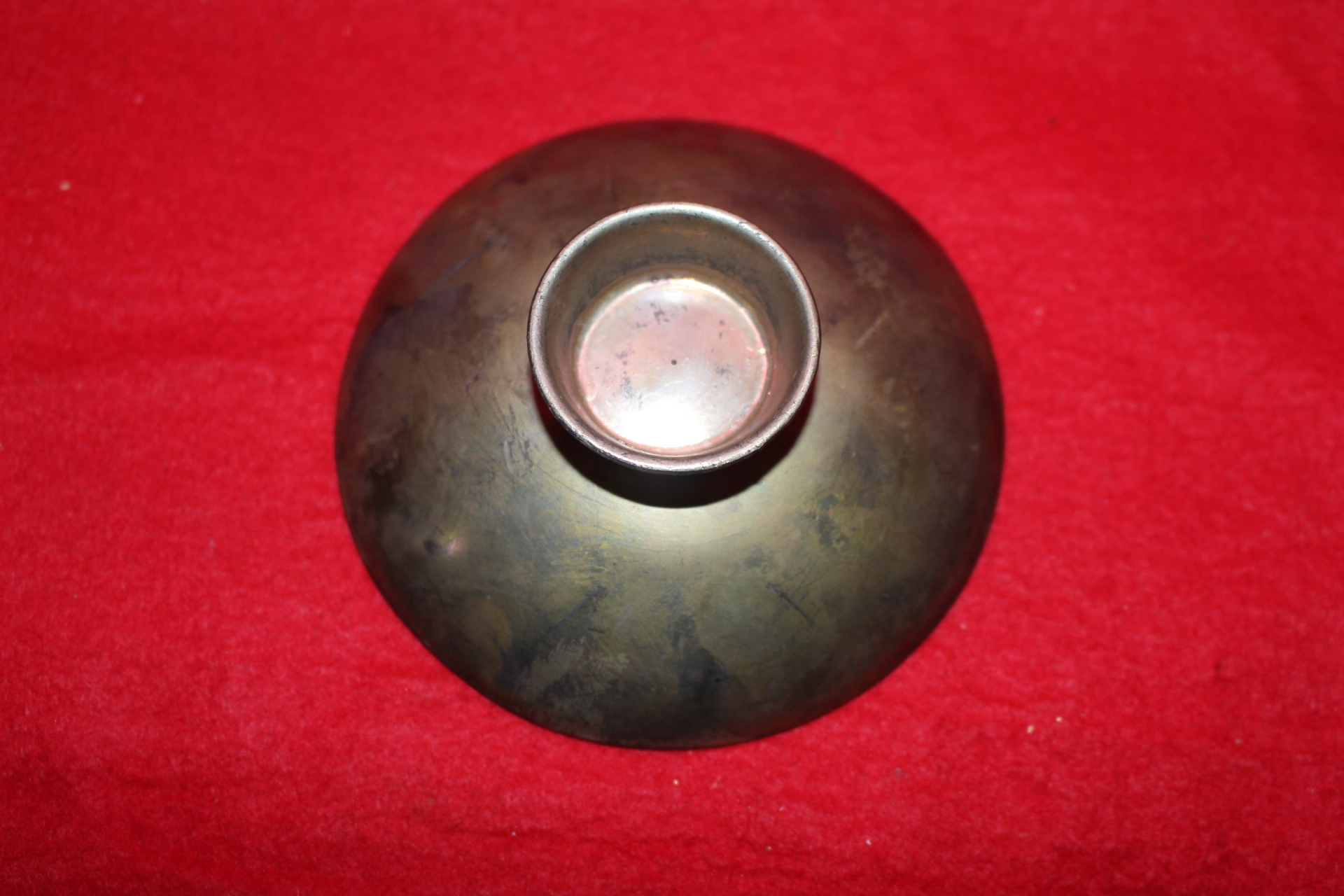 연대가좋은 주석에 금채화문된 잔