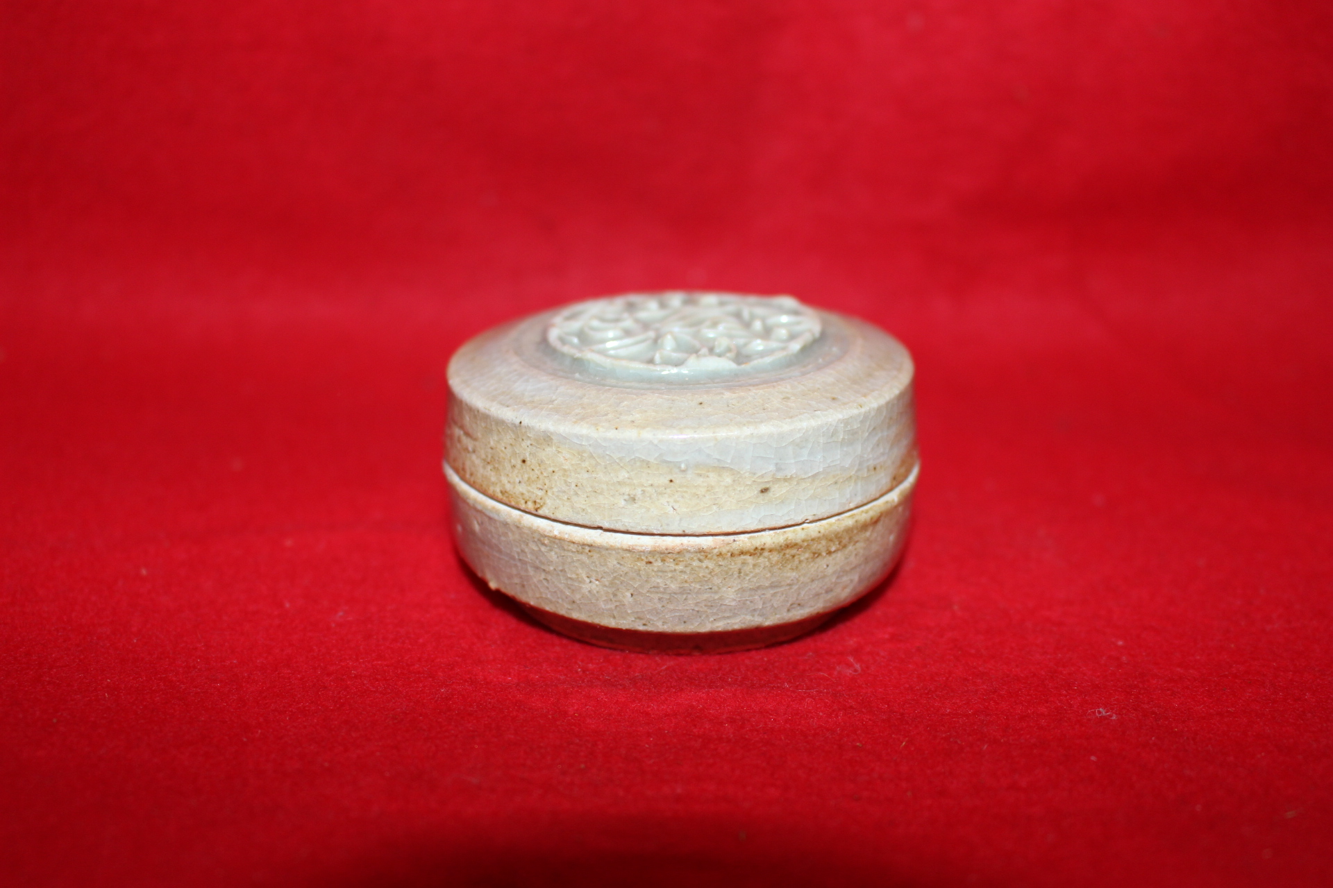 청자 양각화문 향합