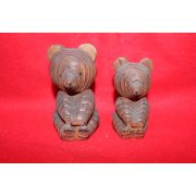 나무를 통으로 조각한 곰조각상 2점
