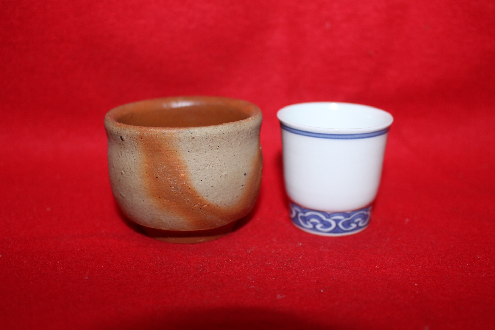 시가라끼 청자잔과 청화백자잔