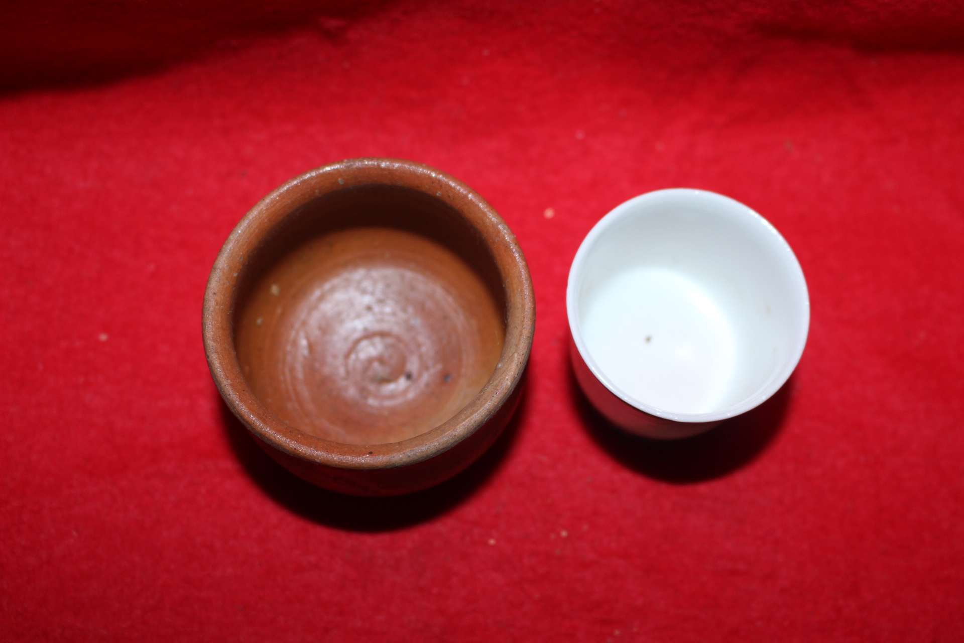 시가라끼 청자잔과 청화백자잔