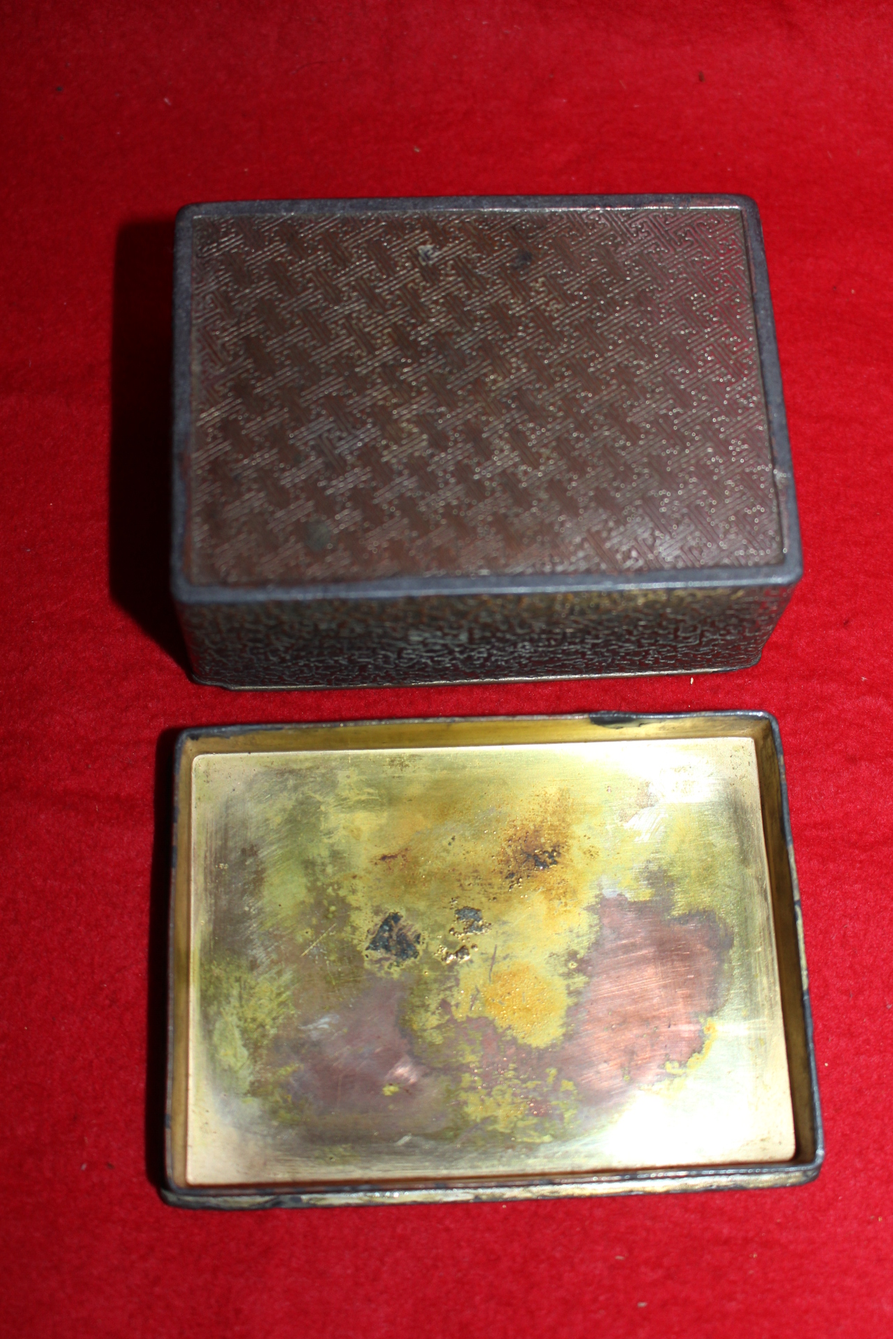 연대가좋은 동에 봉황이 조각된 합