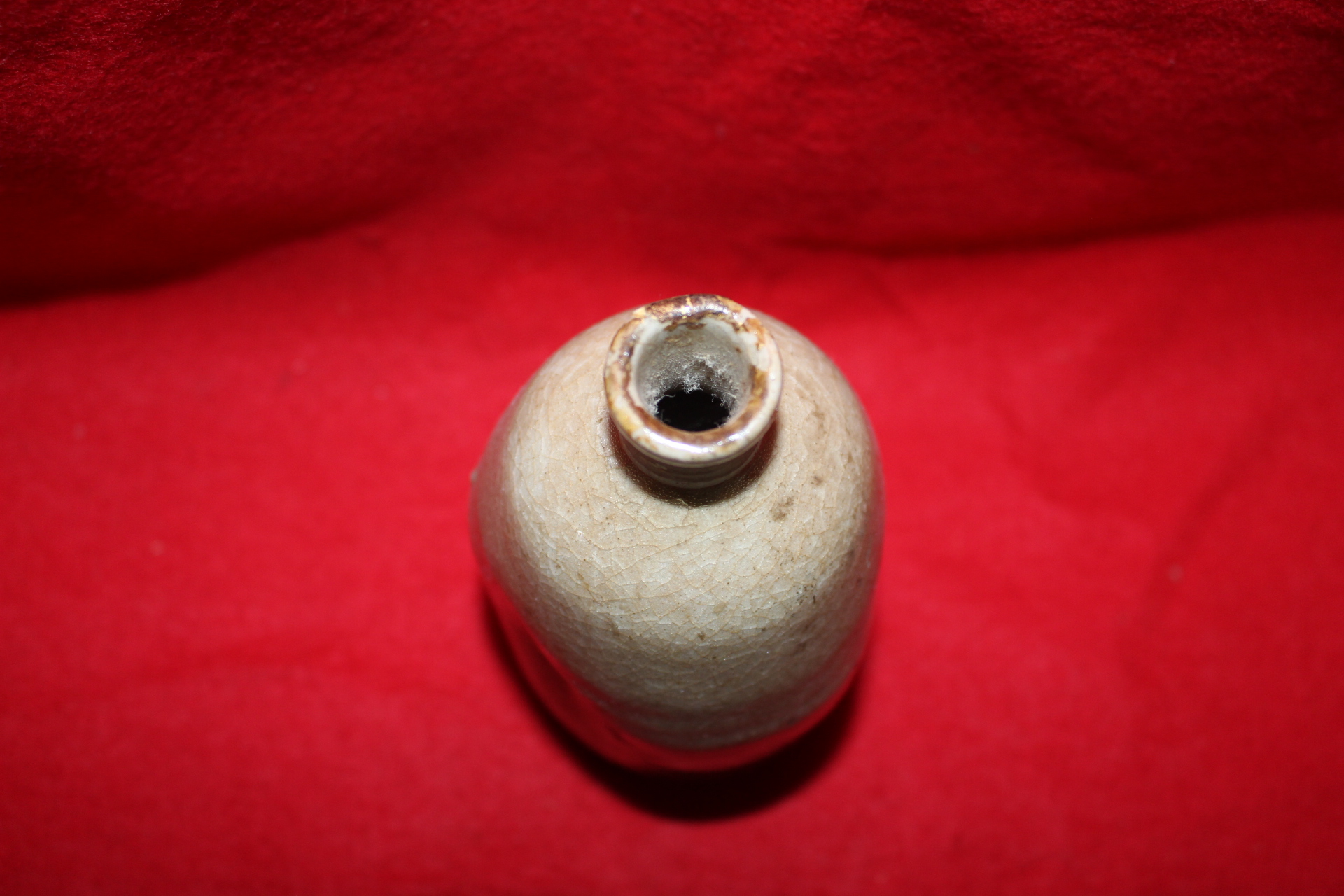 연대가좋은 백자 주병